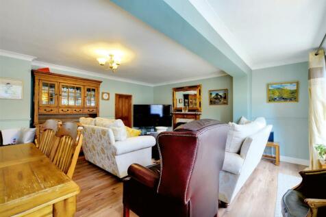 Open Plan Lounge/Dining Area