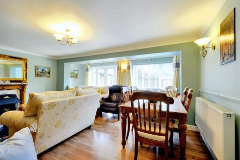 Open Plan Lounge/Dining Area