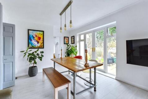 Open Plan Living/Dining Area