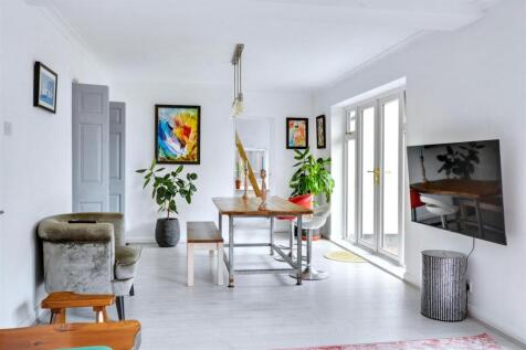 Open Plan Living/Dining Area