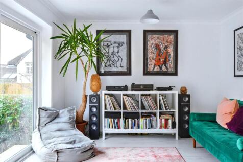 Open Plan Living/Dining Area