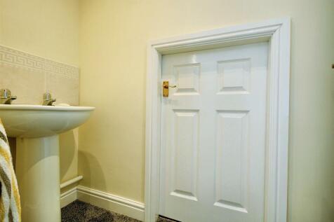 En-suite w.c.