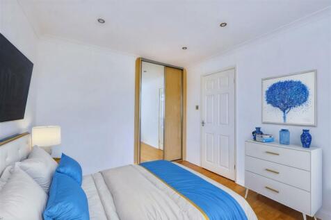 Bedroom 1_2.jpg