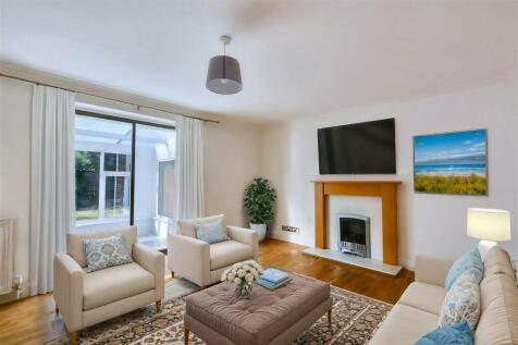 Living Room_2.jpg