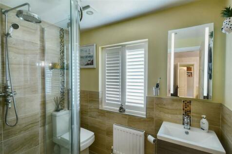 en-suite 1.jpeg