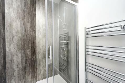 Ensuite Bedroom 2-2.jpeg