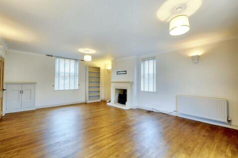 Lounge/Sitting Room
