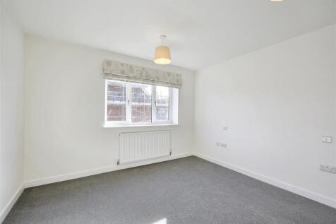 Bedroom 1_1.jpg