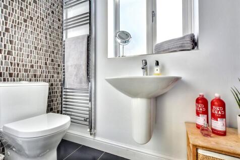 En-Suite Shower Room Bed 1