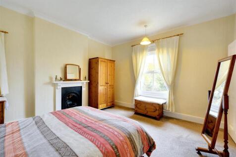 Bedroom 1_2.jpeg