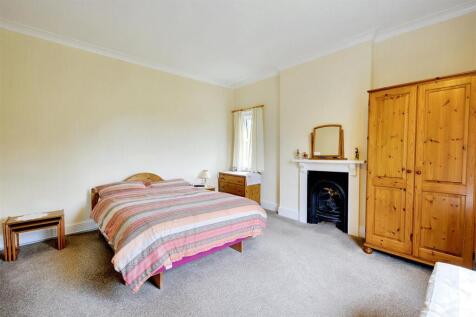 Bedroom 1_1.jpeg