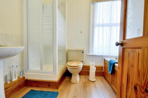 Bathroom_3.jpeg