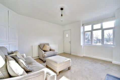 Lounge/Sitting Room