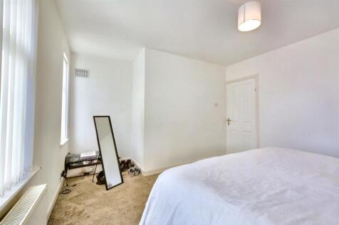 Bedroom 1_2.jpeg