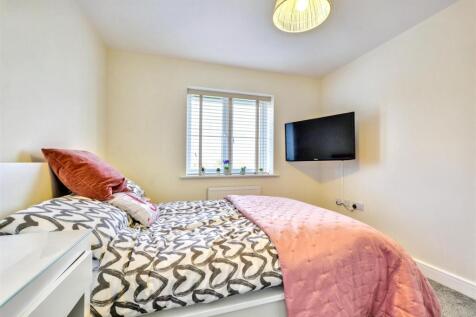 Bedroom 1_2.jpeg