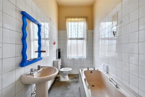 Bathroom 1st floor