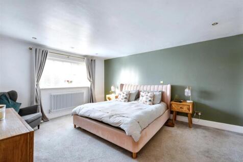 Bedroom 1_1.jpeg