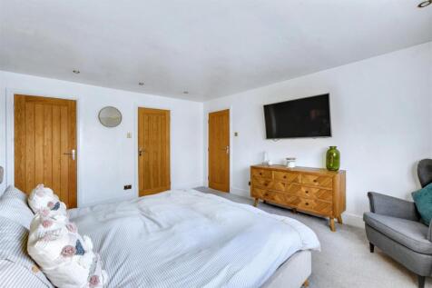 Bedroom 1_3.jpeg