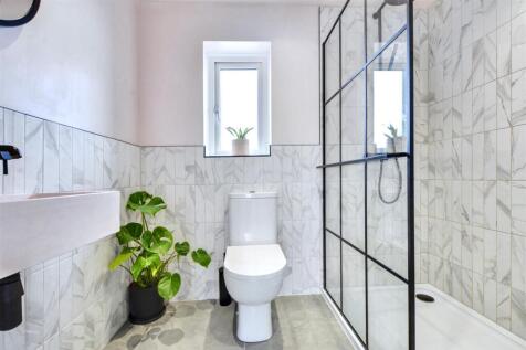 Ensuite.jpeg