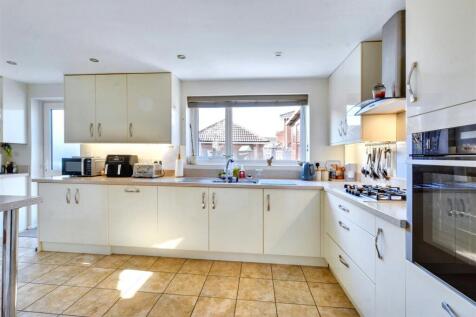 Kitchen_1.jpeg
