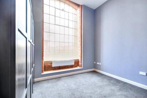 Bedroom 1_1.jpeg