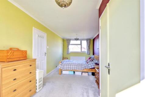 Bedroom 1_1.jpeg