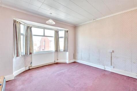 Bedroom 1_1.jpeg