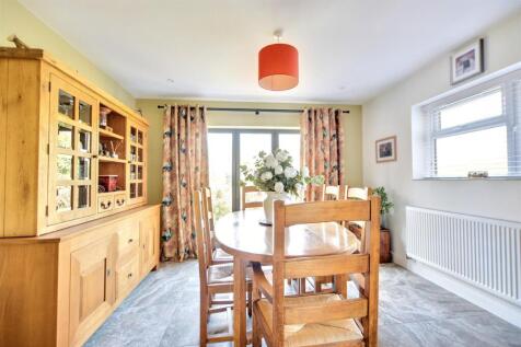 Dining Room_1.jpeg