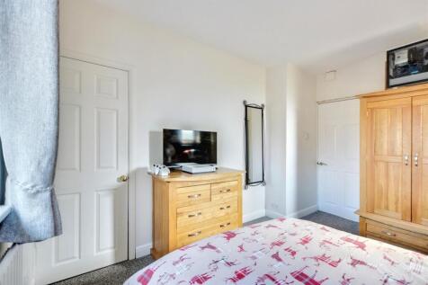Bedroom 1_2.jpeg