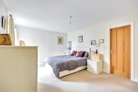 Bedroom 1_1.jpeg
