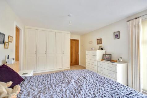 Bedroom 1_4.jpeg