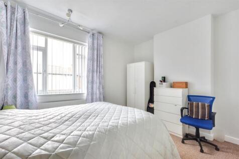 Bedroom 1_1.jpeg