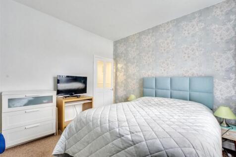 Bedroom 1_2.jpeg