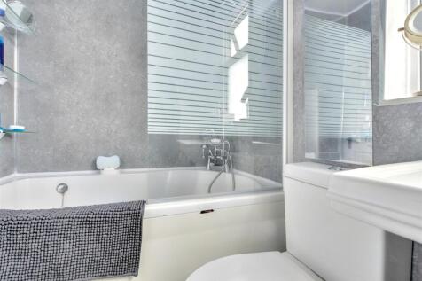 Bathroom_2.jpeg