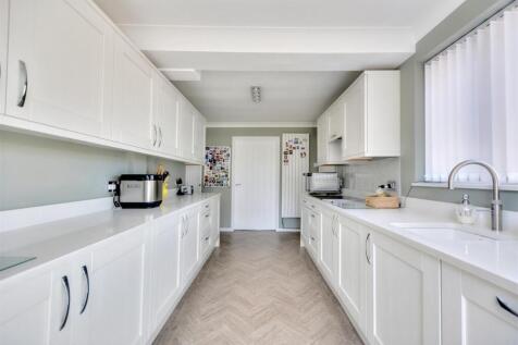 Kitchen_2.jpeg