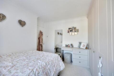 Bedroom 1_2.jpeg