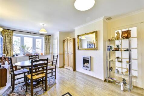 Lounge/ Dining Room