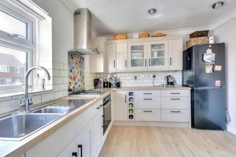 Kitchen_2.jpeg
