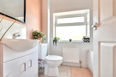 Bathroom_2.jpeg