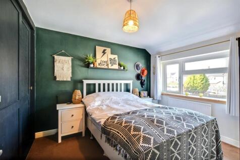 Bedroom 1_1.jpeg