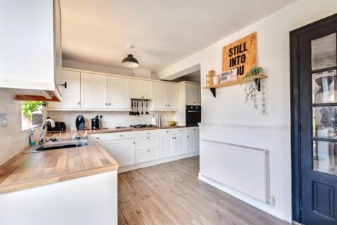 Kitchen_2.jpeg