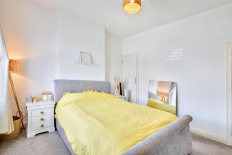 Bedroom 1_2.jpeg
