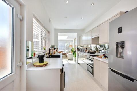 Kitchen_2.jpeg