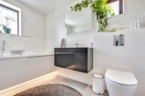 Bathroom_1.jpeg