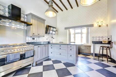 Kitchen 1_2.jpeg
