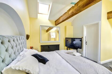 Bedroom 1_2.jpeg