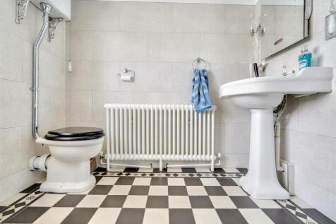 Bathroom 1_3.jpeg