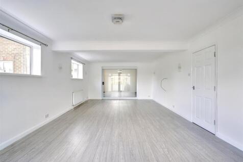 Lounge/Sitting Room