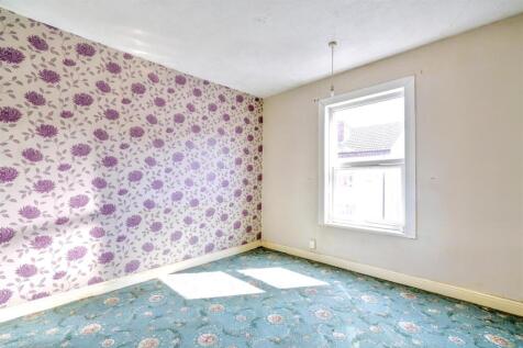 Bedroom 1_1.jpeg