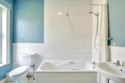 Bathroom 1_1.jpeg